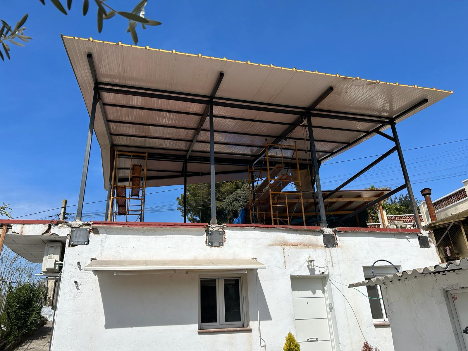 Cerramiento con cubierta
